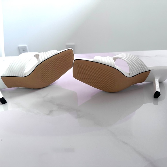 BRAND NEW Zara High Heels Heeled Pleated White Sandals. Size 7 - Picture 7 of 7